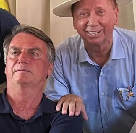 Bolsonaro aparece “sério” em foto e prefeito Dorner é detonado na internet: “Ta queimado”