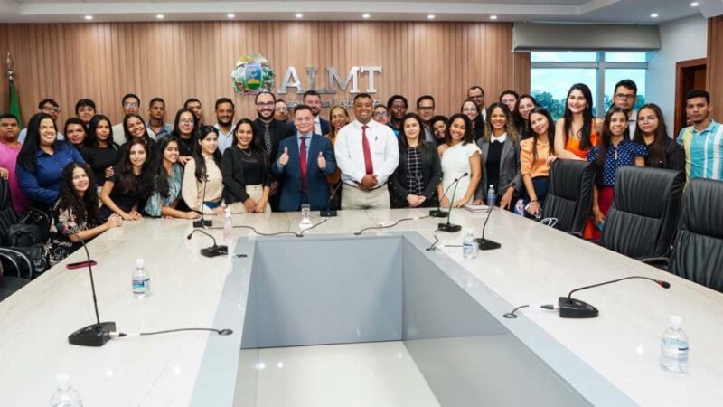 Alunos da Fasipe CPA visitam o parlamento mato-grossense