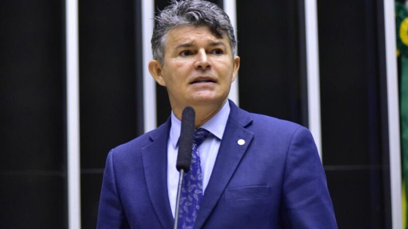 Deputado afirma que Lula e seu governo estão derretendo