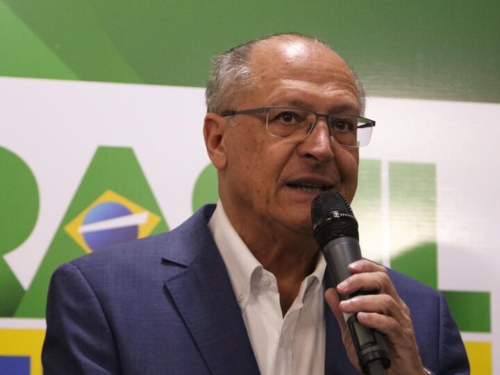 Alckmin cita safra recorde e queda do dólar e promete alimento mais barato