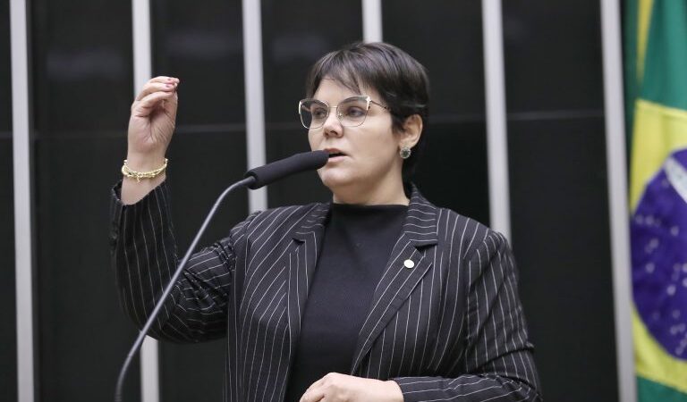 PSOL quer cassação de coronel Fernanda; parlamentar ironizou morte de irmão de deputada