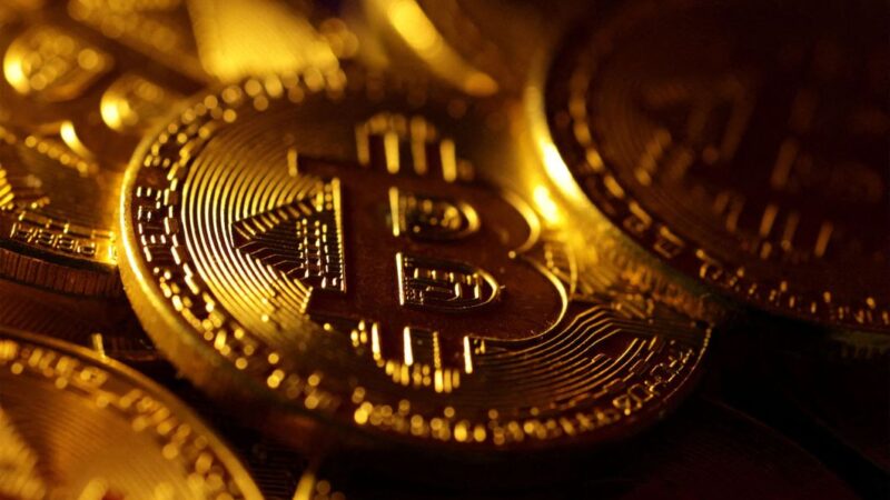 Bitcoin renova recorde e ultrapassa US$ 98 mil com efeito Trump