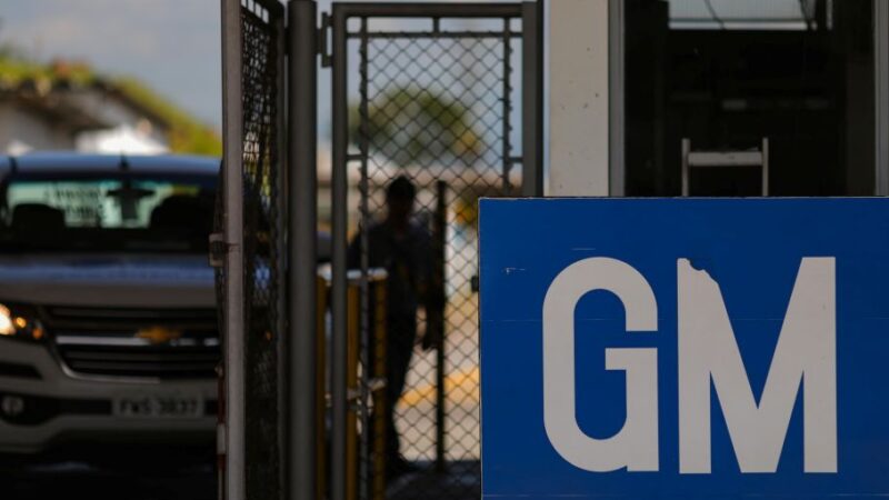 GM corta mais de 1.000 funcionários de áreas de software e serviços