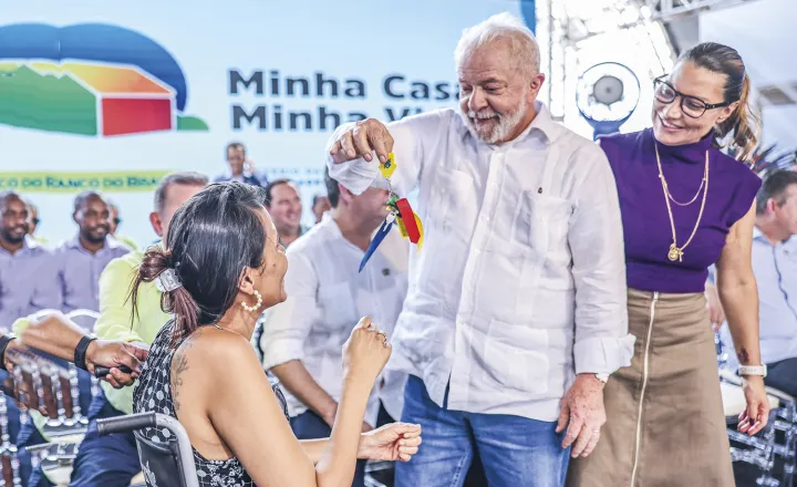 Lula vem a VG para entrega de casas populares e gera ‘climão’ entre pré-candidata do PT e prefeito Kalil