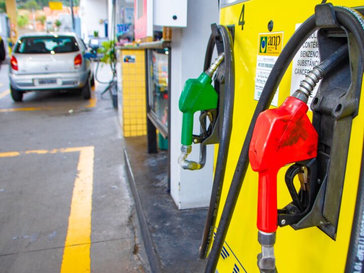 Petróleo e dólar caem e reduzem defasagem do diesel