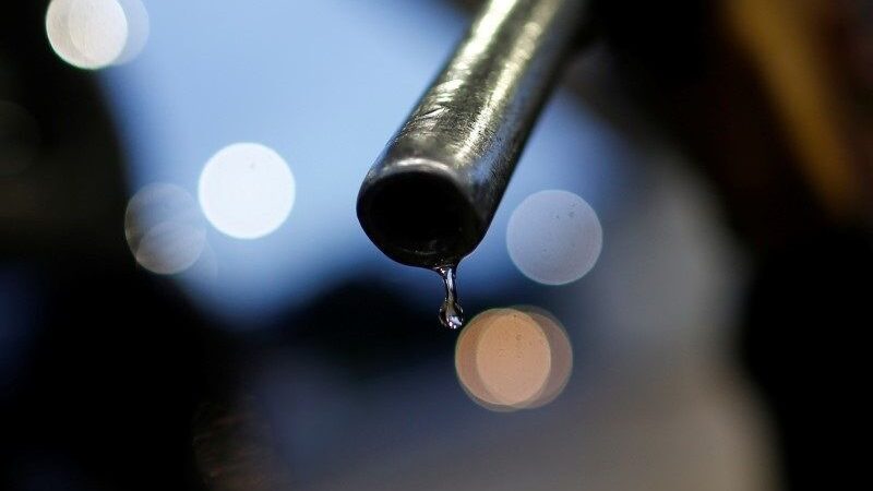 Gasolina atinge paridade ante mercado internacional e diesel tem defasagem de 4%, diz Abicom