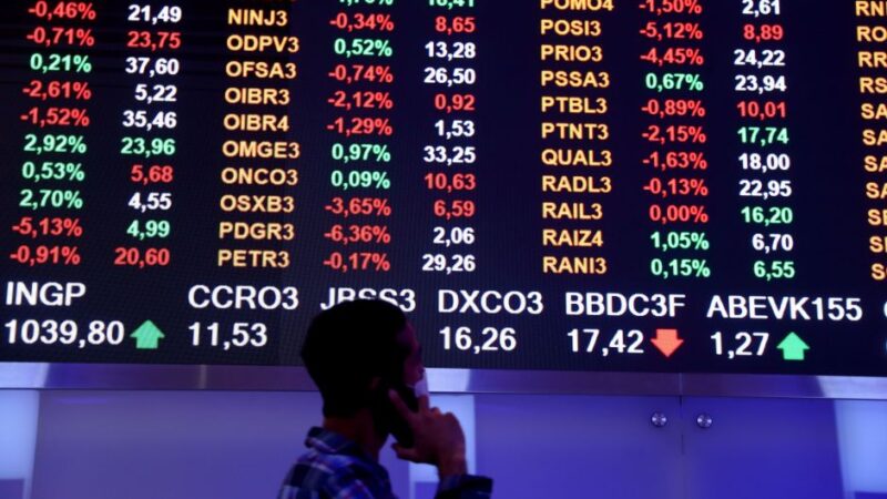 Ibovespa sobe e renova máxima diária com desempenho de Vale; dólar recua