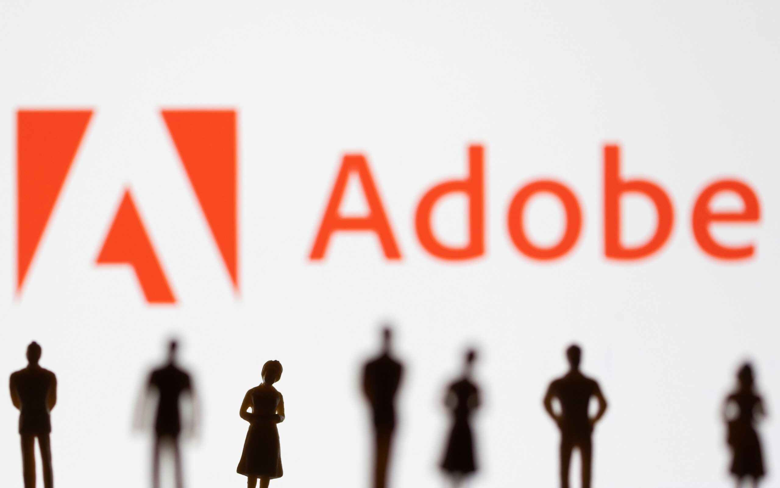 Adobe supera previsão de lucro no trimestre mas reduz expectativa e ação cai