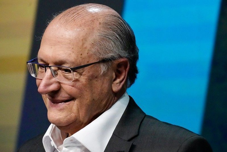 Alckmin comemora revisão do PIB de 2024 e se refere a país como “foguete“