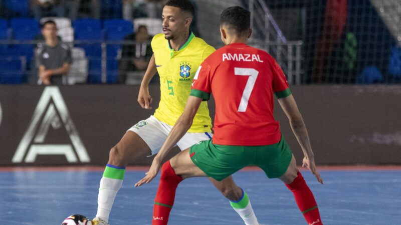 Brasil supera Marrocos e segue para semi da Copa do Mundo de futsal