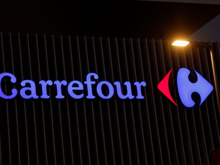 Carrefour planeja fechar capital no Brasil; ações disparam