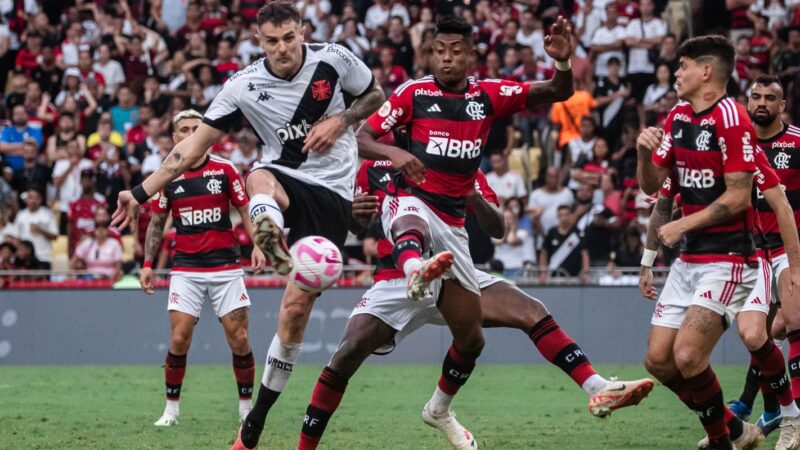 Flamengo e Vasco medem forças no estádio do Maracanã