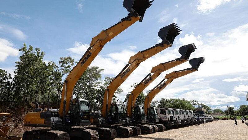 Governo de MT entregou 1.185 máquinas e caminhões para fortalecimento dos pequenos produtores e melhorias em infraestrutura