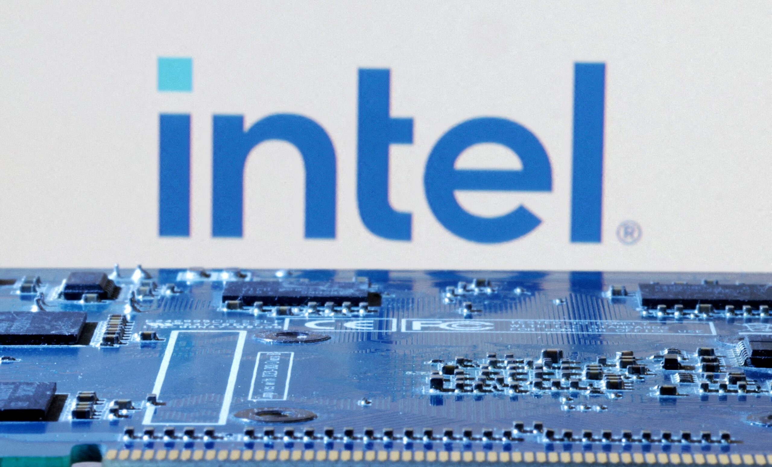 Intel fará chip personalizado de IA para Amazon