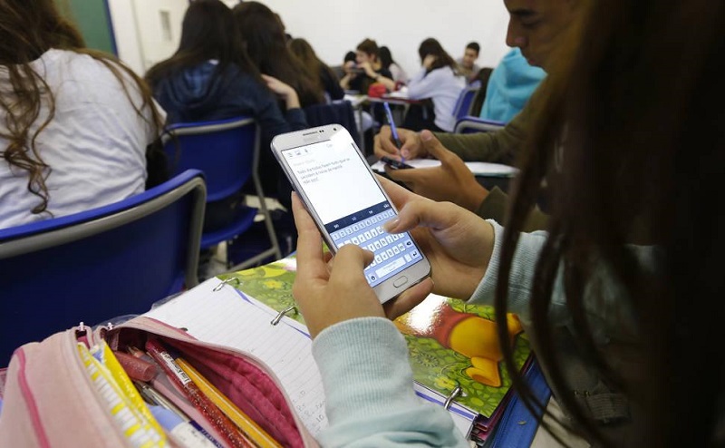 Mauro Mendes envia projeto á Assembleia Legislativa para proibir uso de celular em sala de aula pelos alunos – Jornal Advogado – Em Mato Grosso