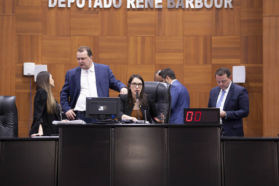 Pedido de vista adia votação da Lei Orçamentária de 2025 que prevê receita de R$ 38 bilhões