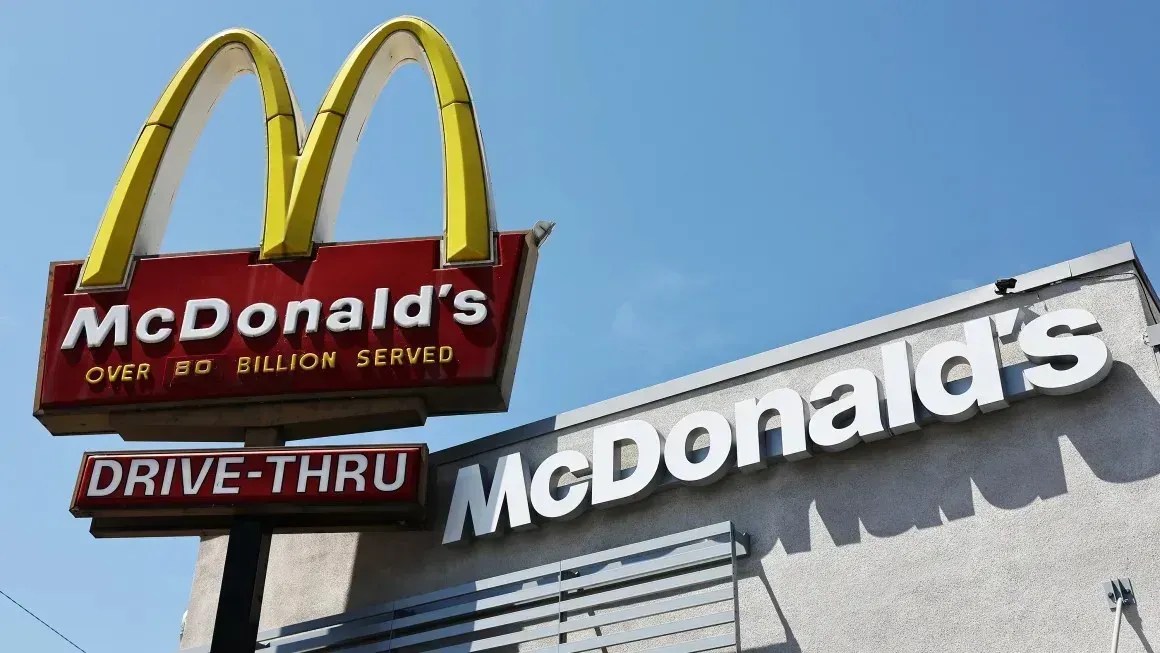 McDonald’s mexe em cardápio nos EUA para lanches caberem no bolso do consumidor