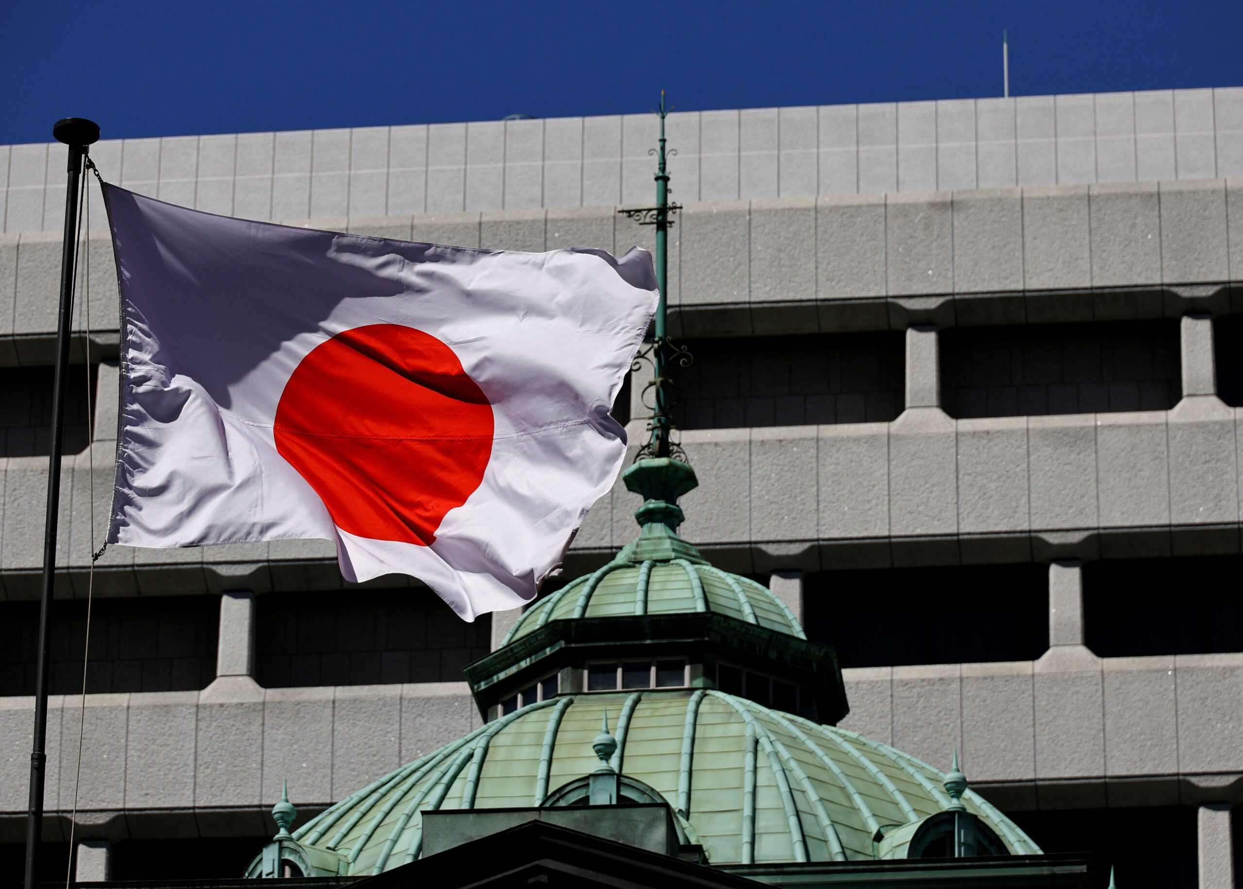 Japão mantém previsão de recuperação econômica, mas corta projeção para indústria