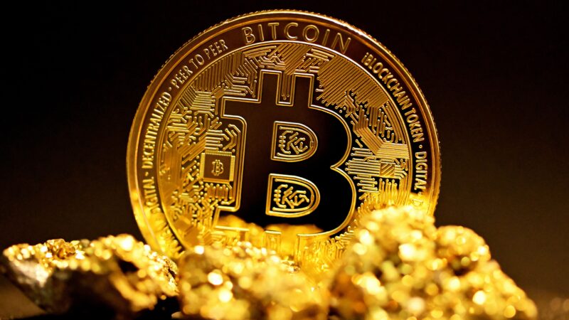 Bitcoin ultrapassa R$ 415 mil e registra máxima histórica em reais