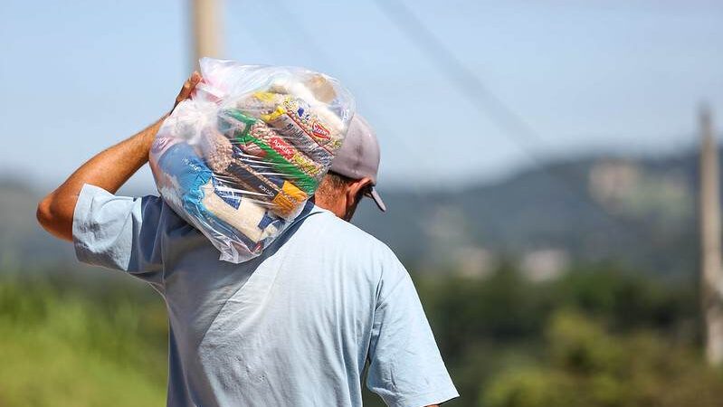 Custo da cesta básica aumenta em 10 de 17 capitais em setembro, revela Dieese