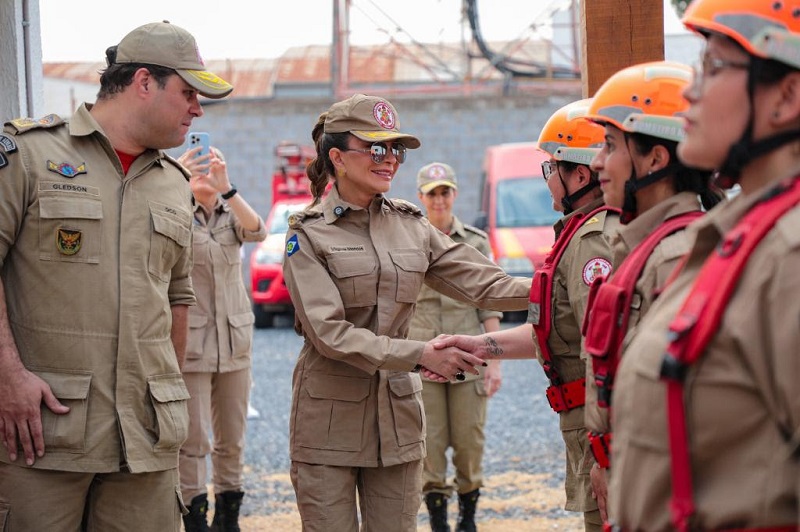 Primeira-dama do Estado abraça missão em combate ao câncer de mama em campanha do Corpo de Bombeiros Militar – Jornal Advogado – Em Mato Grosso