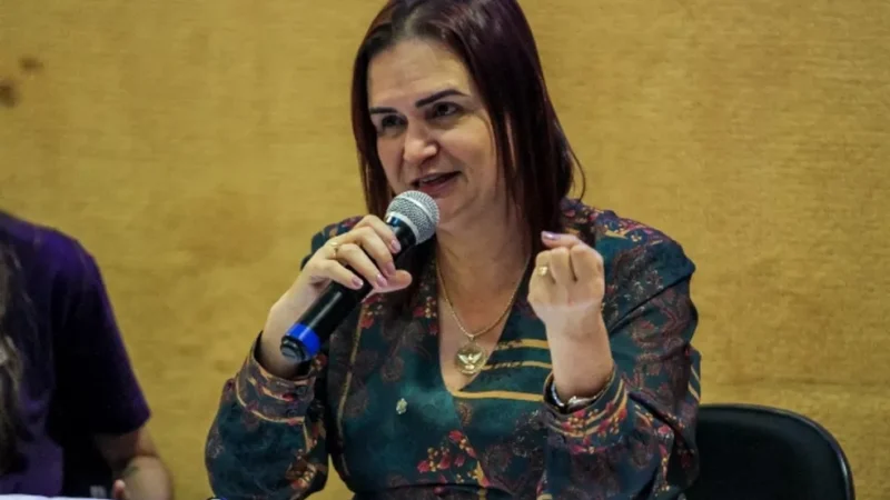 Rosa Neide rebate Abilio e diz que “cristãos, evangélicos e até quem não tem religião vota no PT”