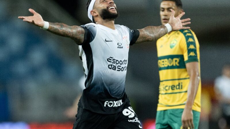 Corinthians vence Cuiabá com Memphis decisivo, time misto e deixa o Z4.