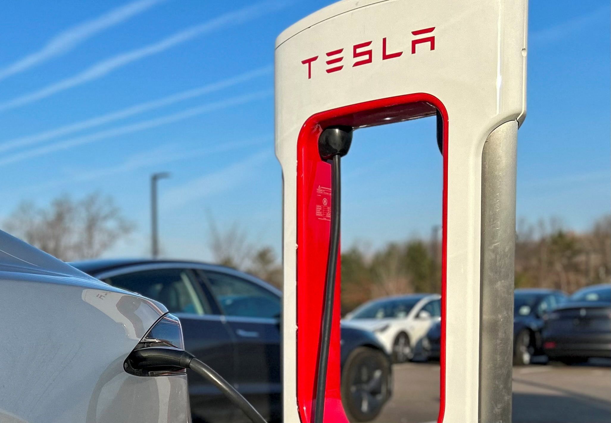 Tesla registra 1º aumento em entregas trimestrais este ano e supera expectativas