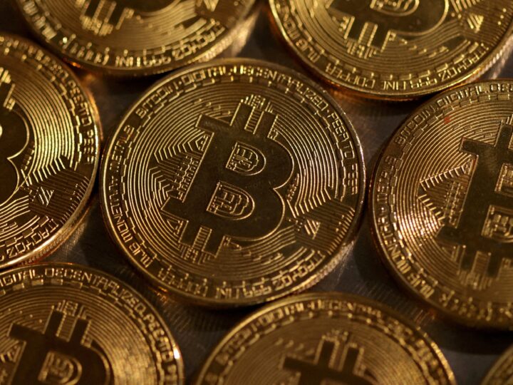 Bitcoin fecha em queda à espera de novos sinais do governo dos EUA