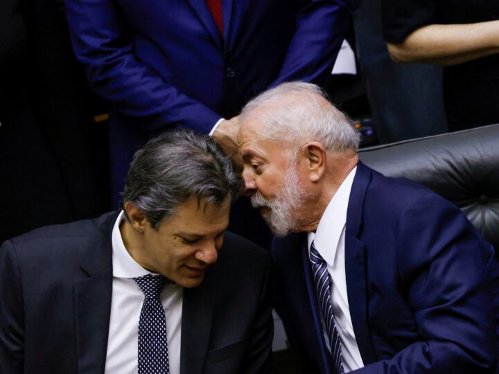 Haddad e Lula se reúnem de portas fechadas após reunião ministerial