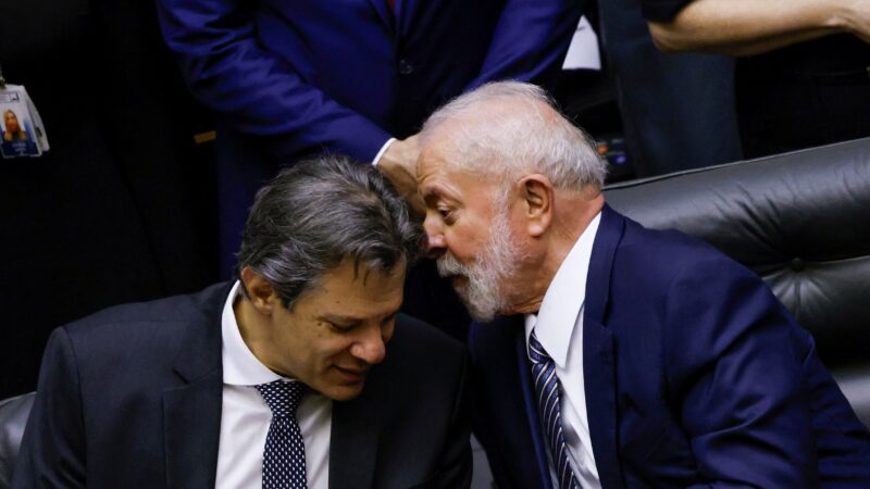 Haddad e Lula se reúnem de portas fechadas após reunião ministerial