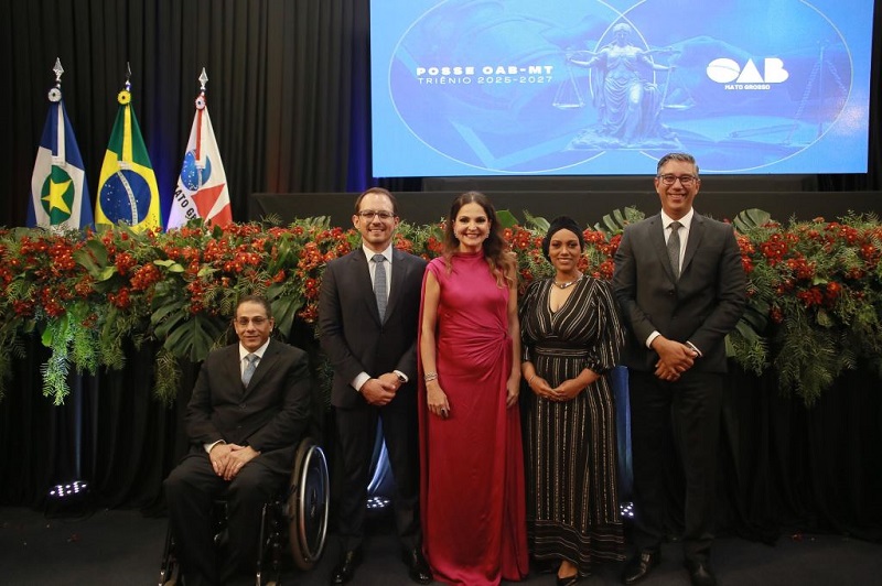 Defendendo uma advocacia forte e una, Gisela Cardoso toma posse na OAB-MT com diretores e conselheiros em cerimônia prestigiada por advocacia de todo o Estado