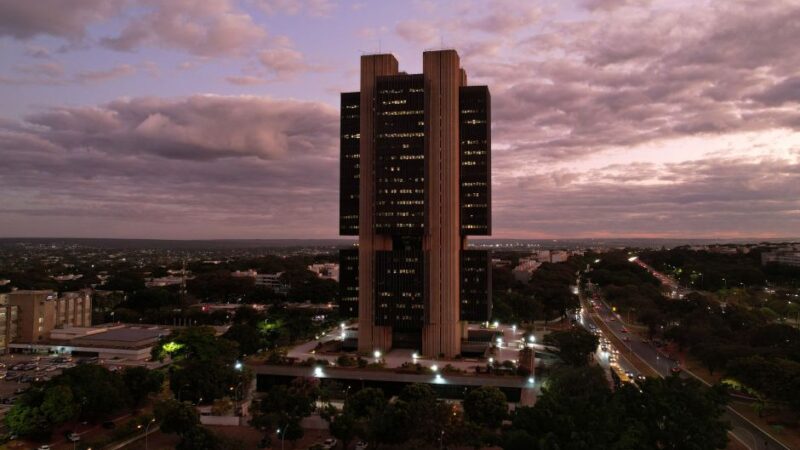 Brasil registra saída de US$ 24,3 bi em dezembro até dia 27, diz BC