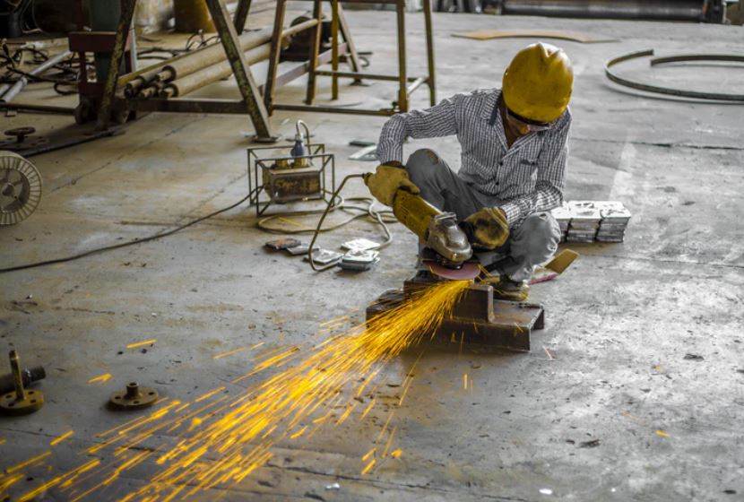 Produção industrial no Brasil cai 0,2% em outubro, diz IBGE