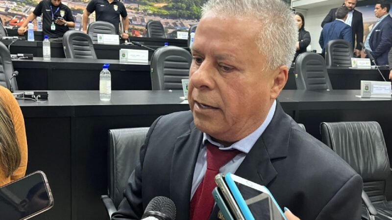 Sem apoio, Chico recua de disputa e mesmo magoado diz que fará parte da base de Abílio