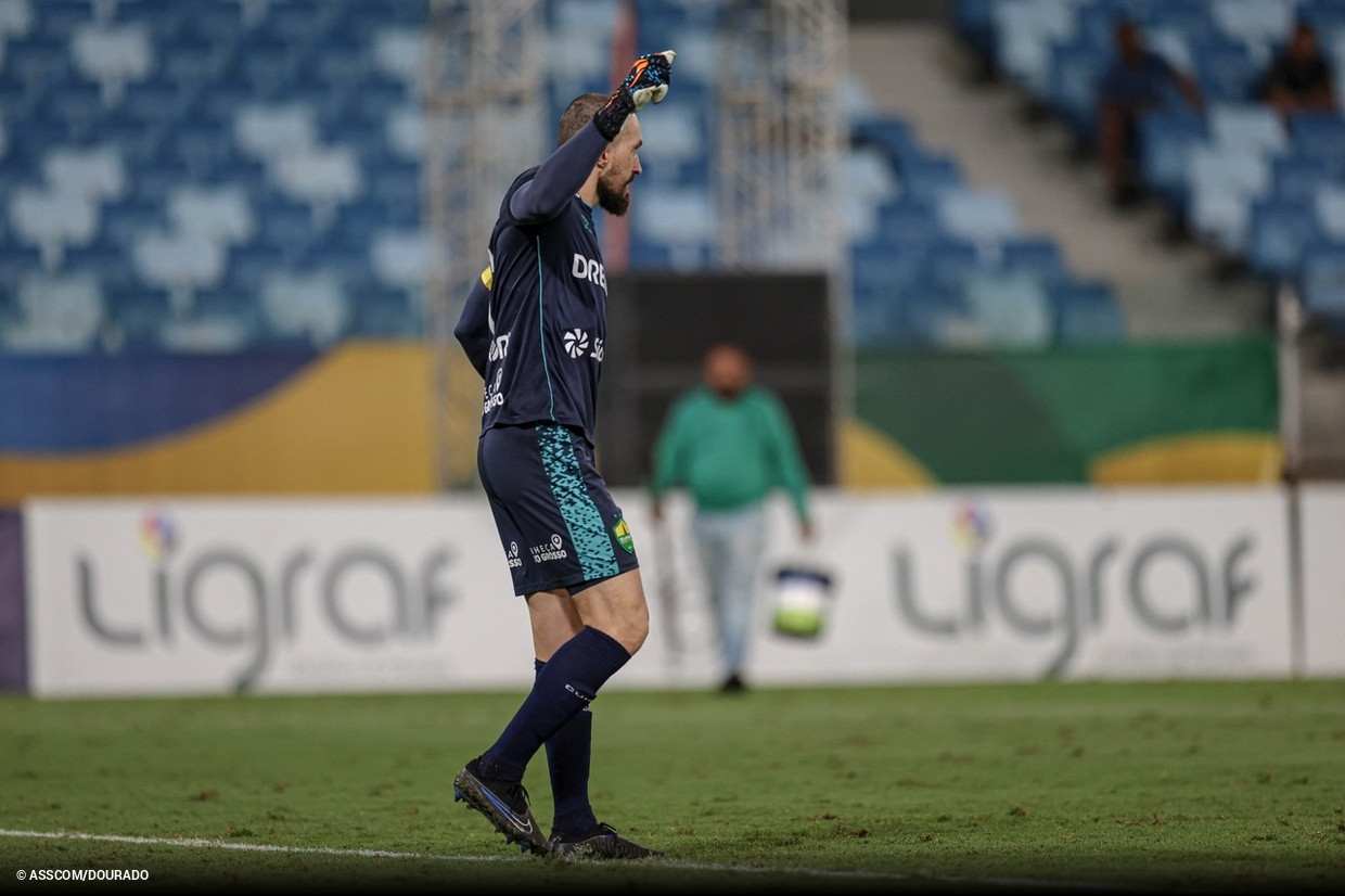 Após quatro anos, Walter deixa a meta do Cuiabá