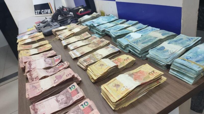 Bando de assaltantes de banco morto em confronto com a PM tinha R$ 320 mil em espécie