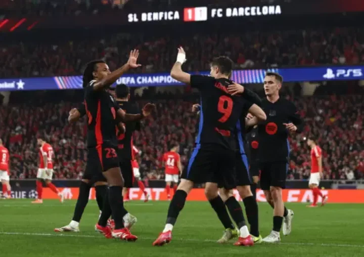 Barcelona vence Benfica em virada histórica com gols de Raphinha