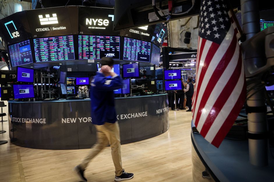 Wall Street fecha em forte queda com preocupações com economia e tarifas