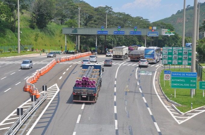 Caminhoneiros devem pagar pedágio apenas via TAG a partir desta quarta (1º)