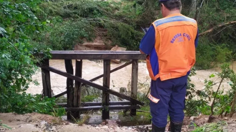 Chapada dos Guimarães decreta situação de emergência após alagamentos deslizamentos