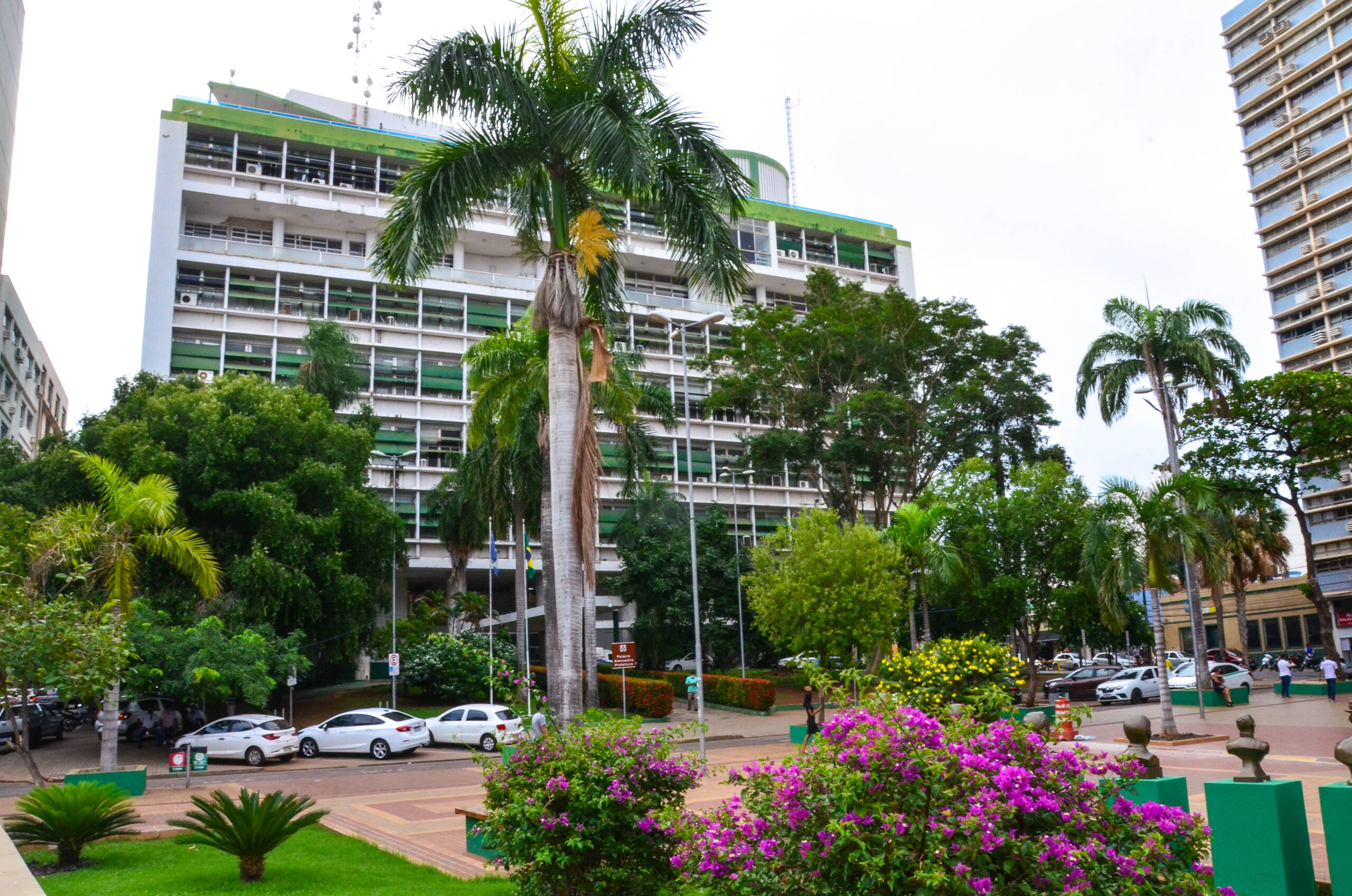 Prefeito descarta escalonamento de salários de dezembro e busca solução para pagamento