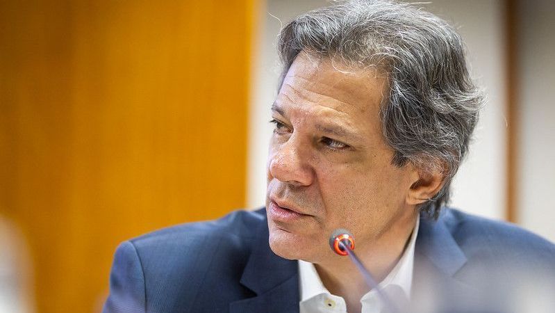 Fazenda considera manter isenção do IR em dois salários mínimos no Orçamento de 2025, diz Haddad