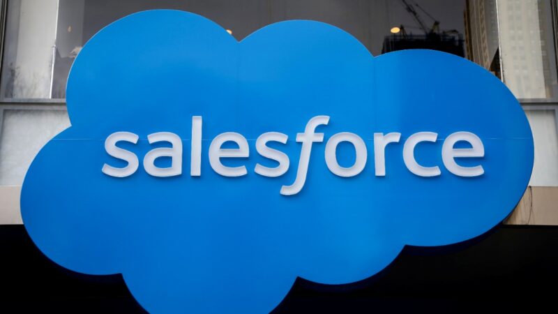 IA impulsiona vendas online de fim de ano nos EUA, aponta Salesforce