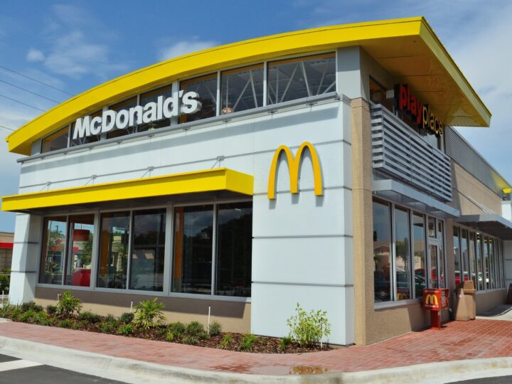 McDonald’s frustra expectativas de lucro e receita no 4º tri