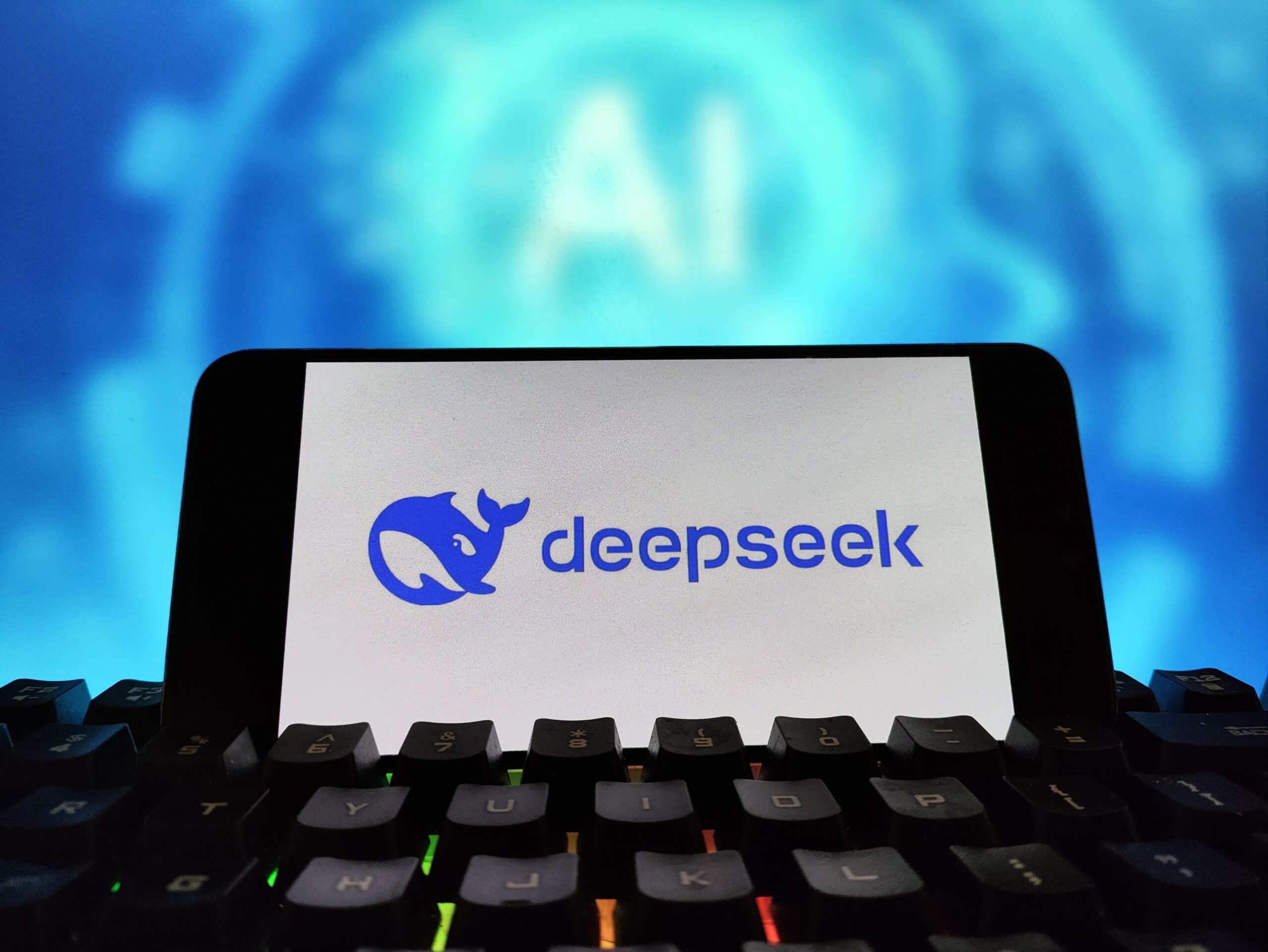 DeepSeek sofre ataque cibernético em meio a boom de novos usuários