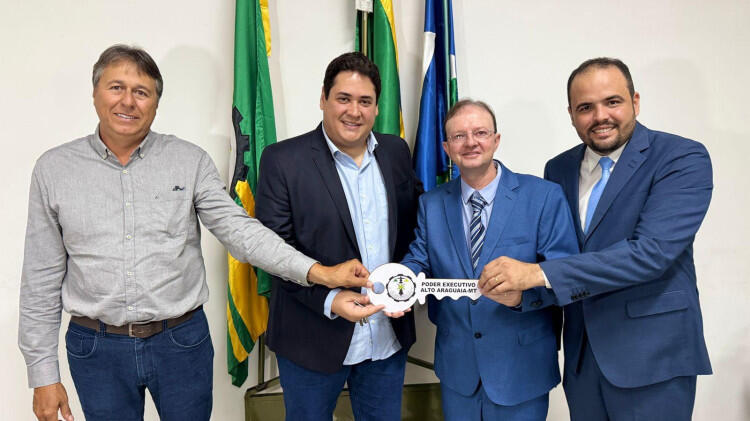 Prefeito Jacson e vice-prefeito Welton Vilela são empossados em cerimônia na Câmara de Vereadores de Alto Araguaia