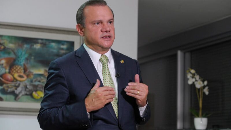 Senador defende deportação de brasileiros ilegais dos Estados Unidos