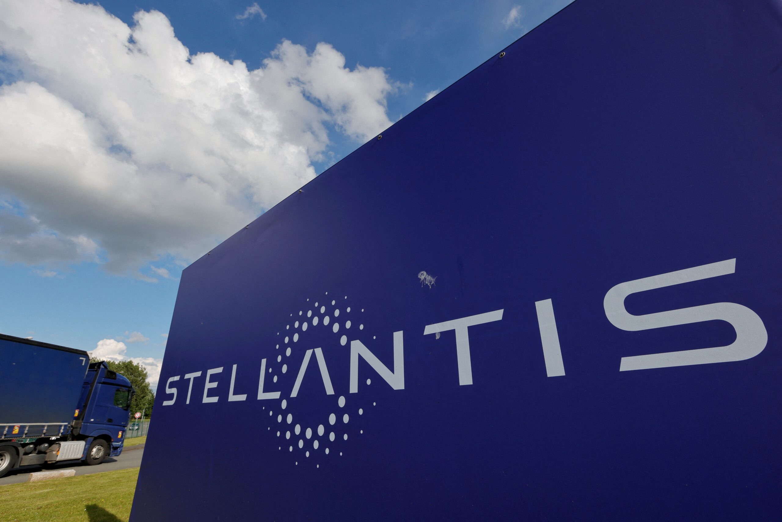 Stellantis anuncia novos investimentos após reunião com Trump