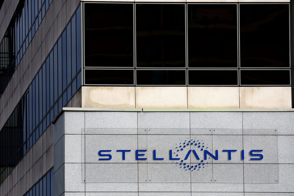 Stellantis expande operações com 1,5 mil novas contratações no Brasil